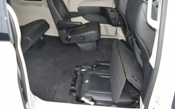 Chrysler Pacifica cena 125000 przebieg: 119000, rok produkcji 2020 z Hrubieszów małe 742